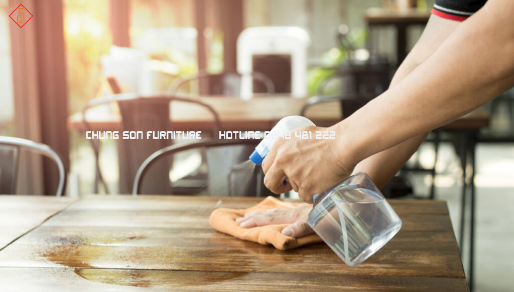 Dùng giấm dạo diệt nấm mốc gỗ